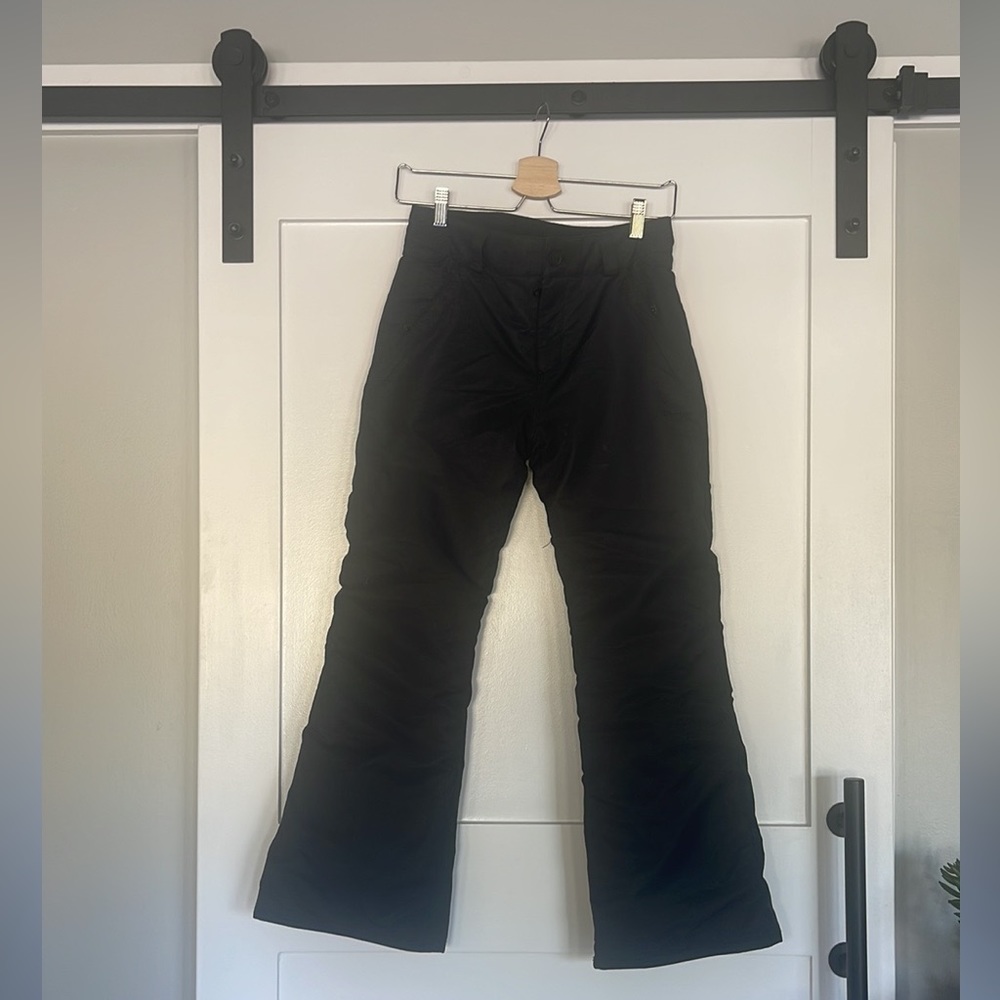 Boys Volcom large 12Y snow ski pant. In black.